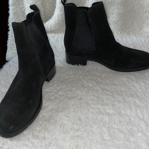 La Canadienne suede chelsea booties black basic minimalist - Picture 9 of 11